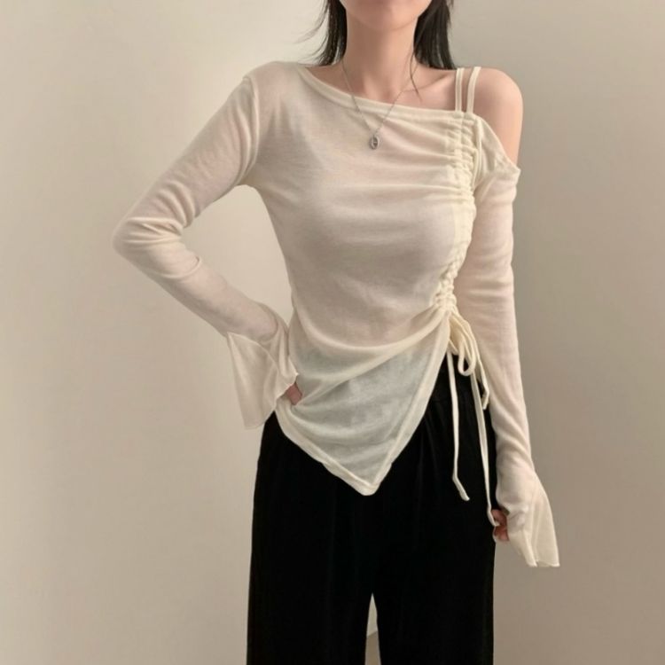 アンバランスオフショルダーシャーリング長袖Tシャツ IVORY