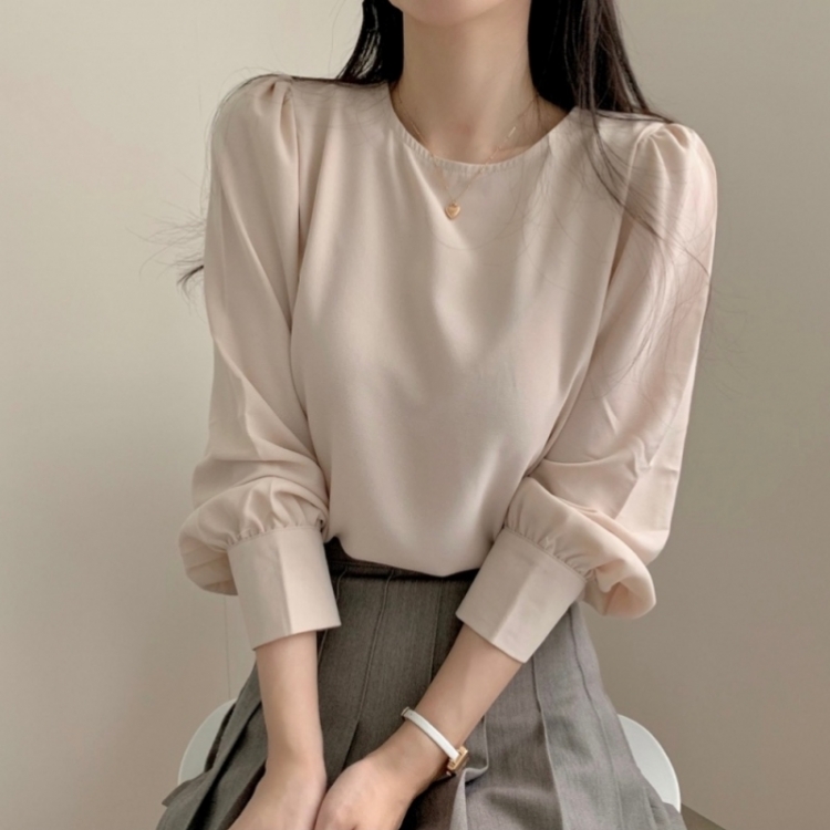 니드 셔링 블라우스 연베이지