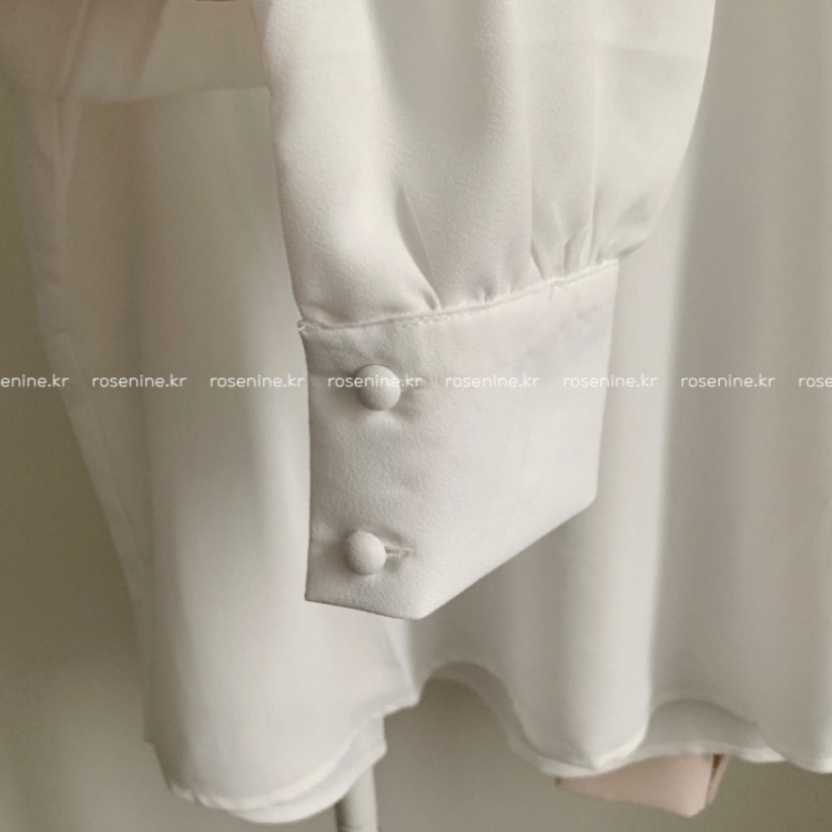 니드 셔링 블라우스