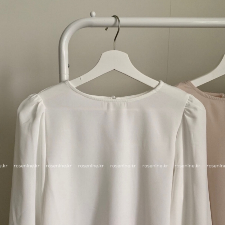 니드 셔링 블라우스