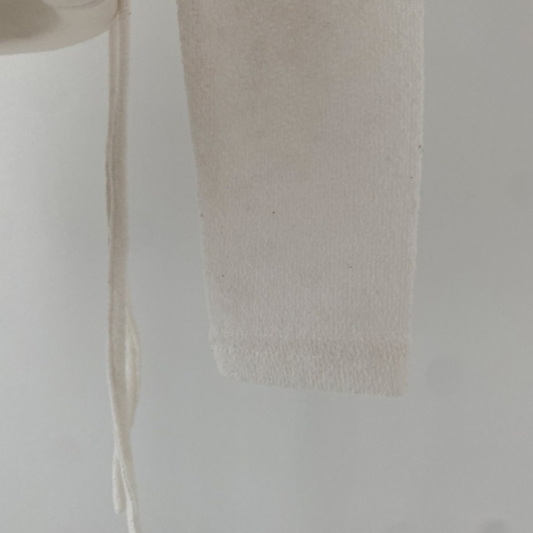 비뉴즈 린넨 오프숄더 옆셔링 리본 입술넥 언발 긴팔 티셔츠