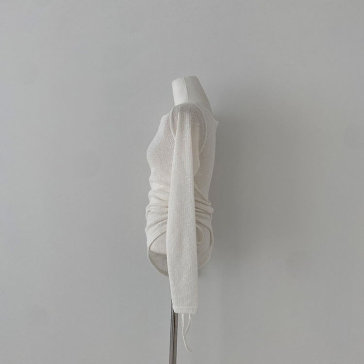 비뉴즈 린넨 오프숄더 옆셔링 리본 입술넥 언발 긴팔 티셔츠