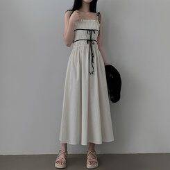 ロングワンピース リボンシャーリングスモークロングビスチェワンピース WHITE