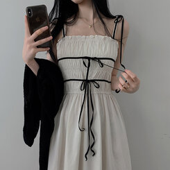 ロングワンピース リボンシャーリングスモークロングビスチェワンピース WHITE