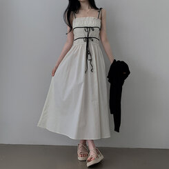 ロングワンピース リボンシャーリングスモークロングビスチェワンピース WHITE
