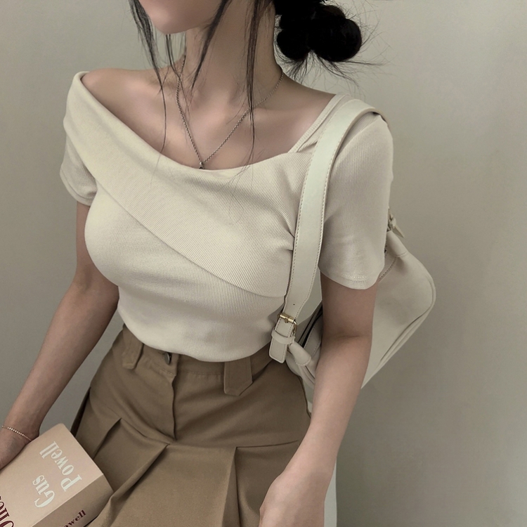 ワンオフショルダースリムフィット半袖Tシャツ BEIGE