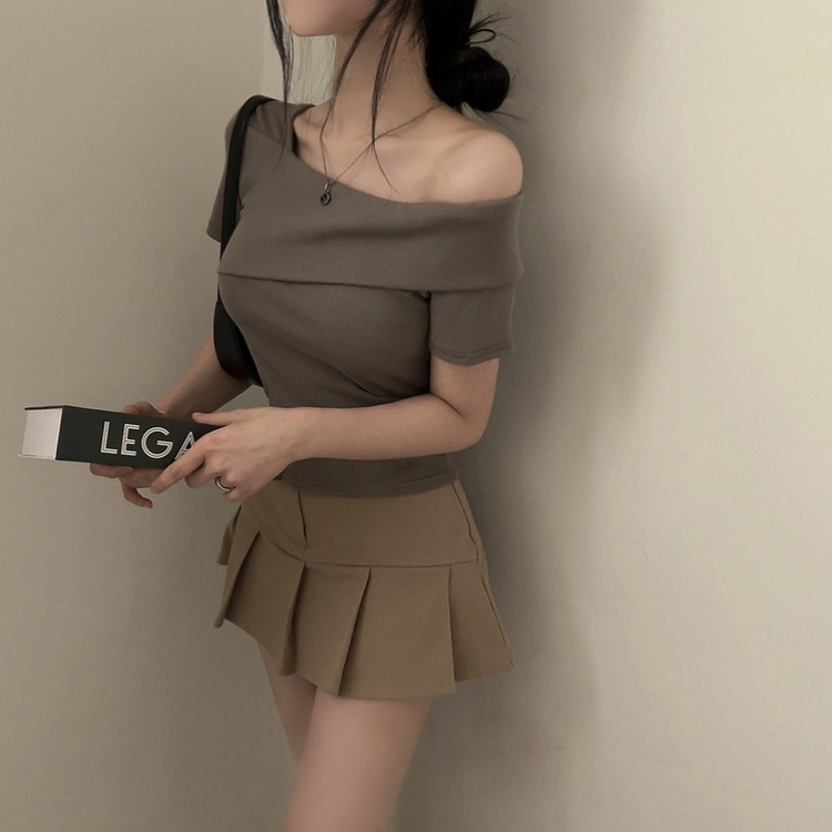 ワンオフショルダースリムフィット半袖Tシャツ BROWN