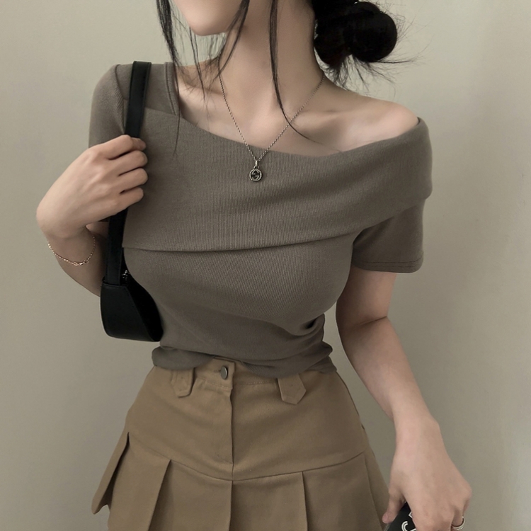 ワンオフショルダースリムフィット半袖Tシャツ BROWN