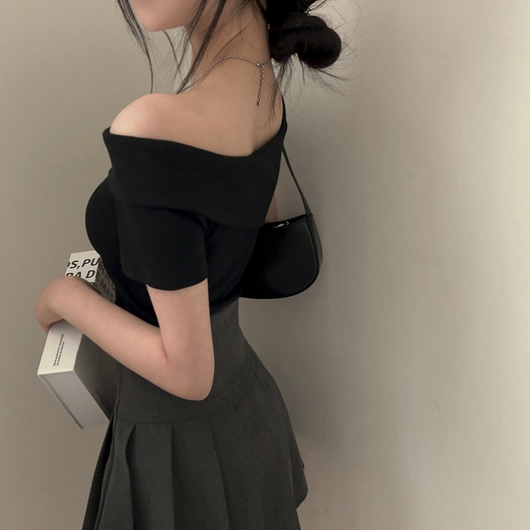 ワンオフショルダースリムフィット半袖Tシャツ BLACK