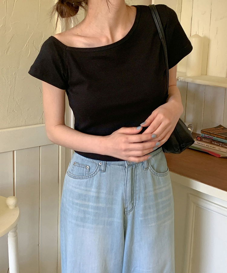 アンバランスオフショルダー半袖クロップTシャツ BLACK