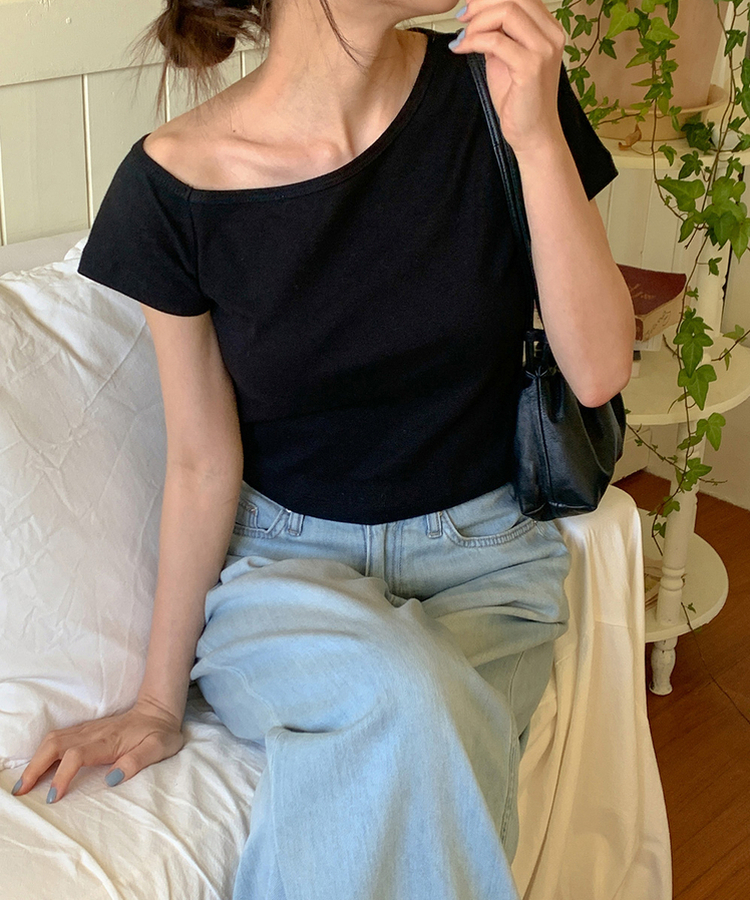 アンバランスオフショルダー半袖クロップTシャツ BLACK