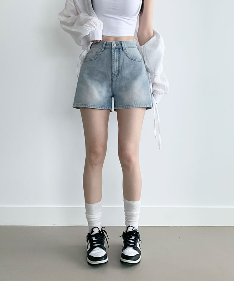 キャットウォッシングハイウエストデニムショートパンツ LIGHT BLUE