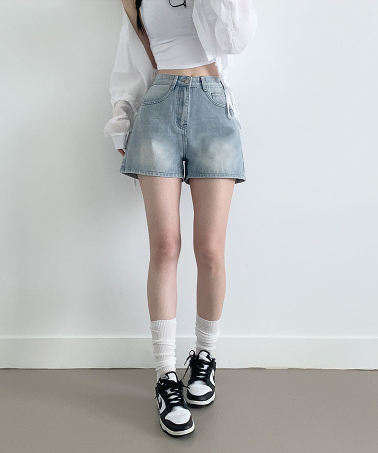 キャットウォッシングハイウエストデニムショートパンツ LIGHT BLUE