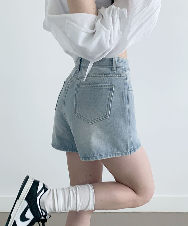 キャットウォッシングハイウエストデニムショートパンツ LIGHT BLUE