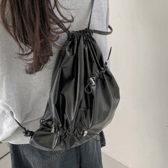 バックバッグ・スクールバッグ ストリングシャーリングバックパック BLACK