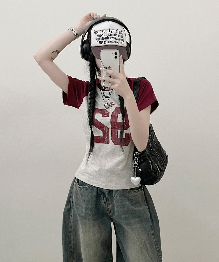 92나그랑배색레터링세미크롭반팔티 오트밀