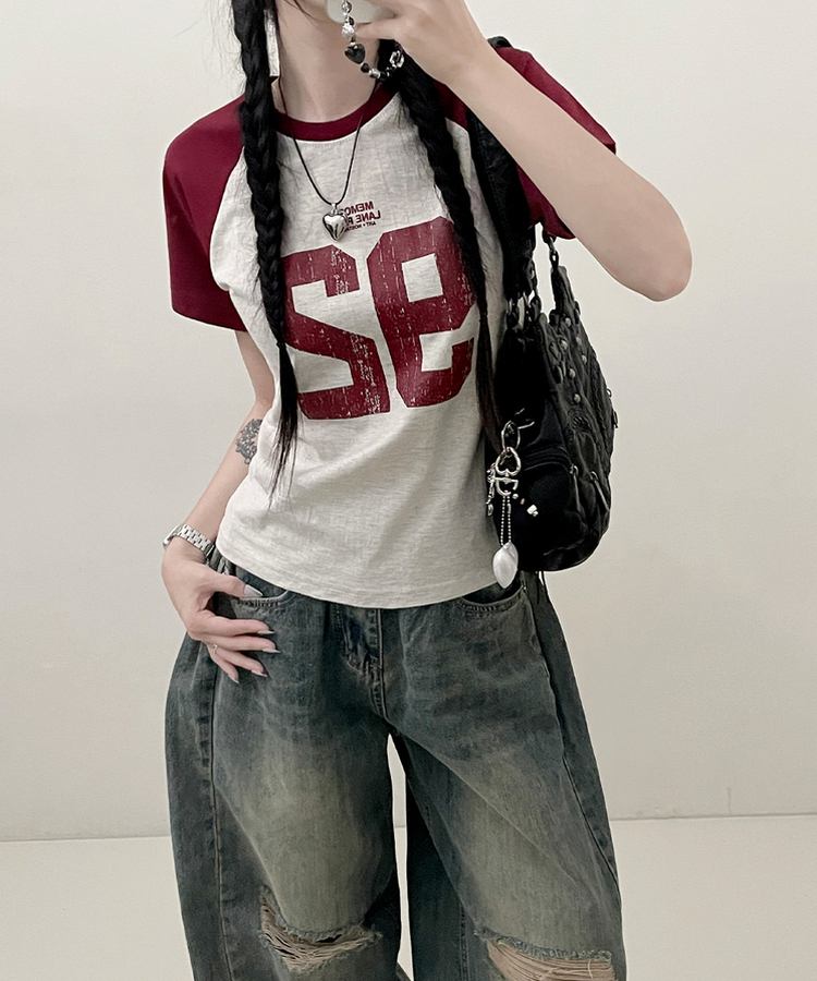 92나그랑배색레터링세미크롭반팔티 오트밀