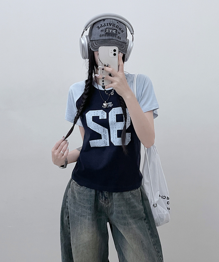 92나그랑배색레터링세미크롭반팔티 네이비