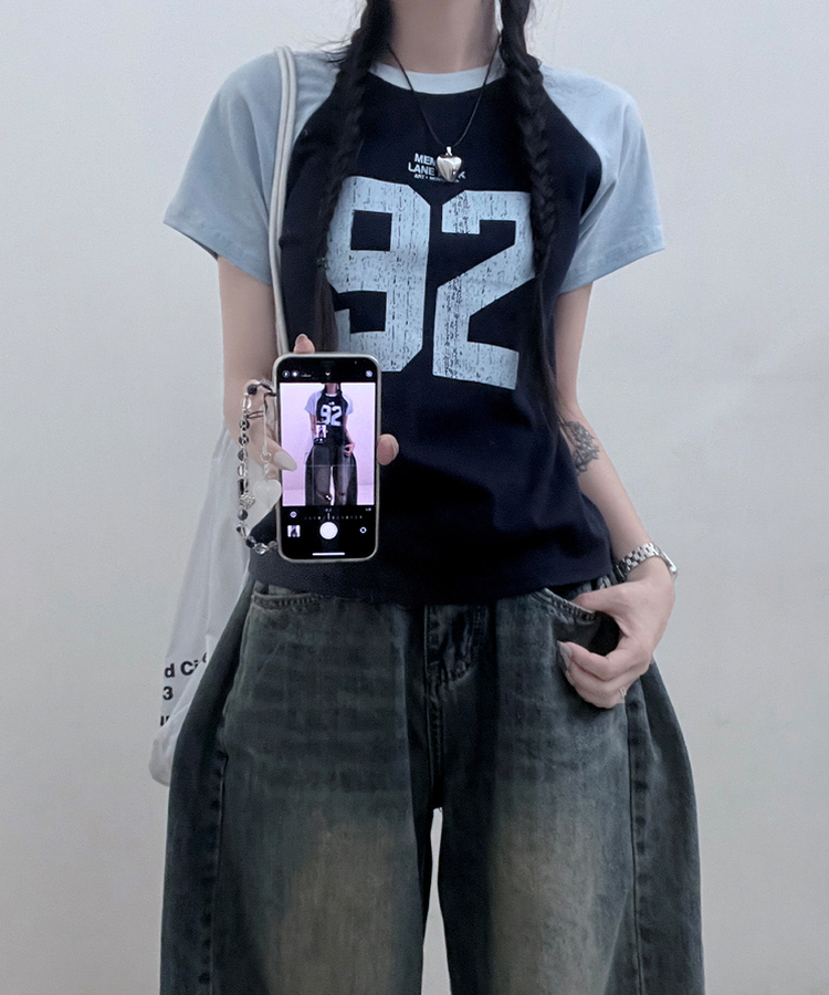 92나그랑배색레터링세미크롭반팔티 네이비