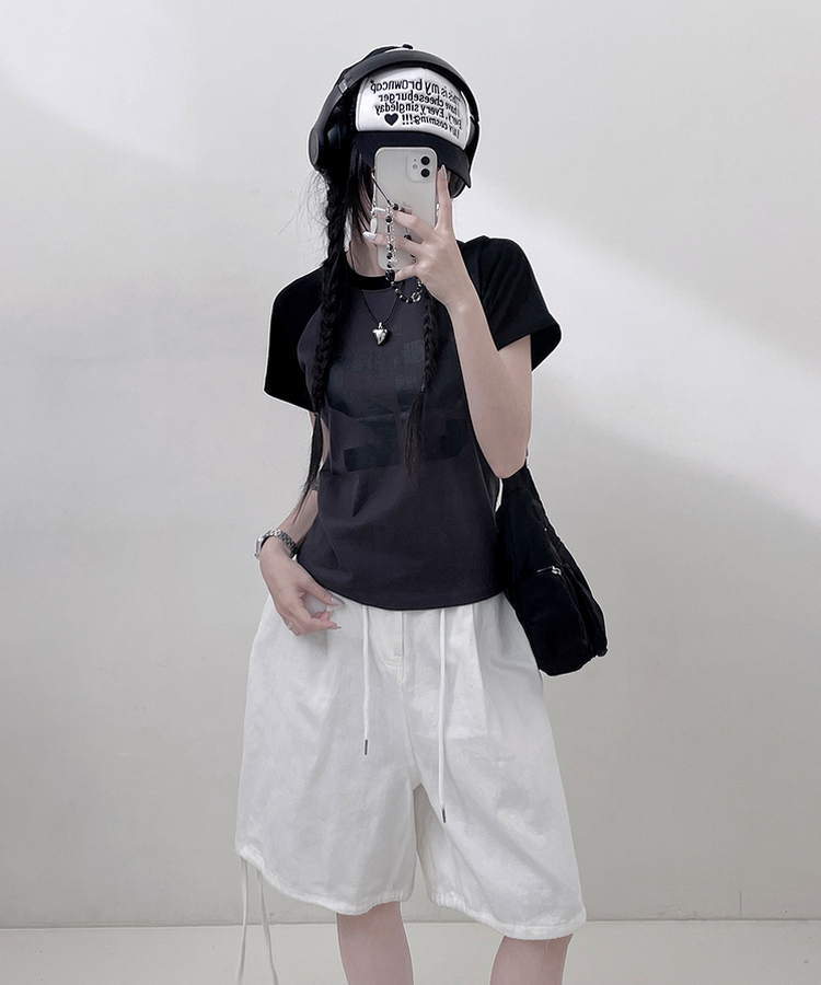 92나그랑배색레터링세미크롭반팔티 먹색