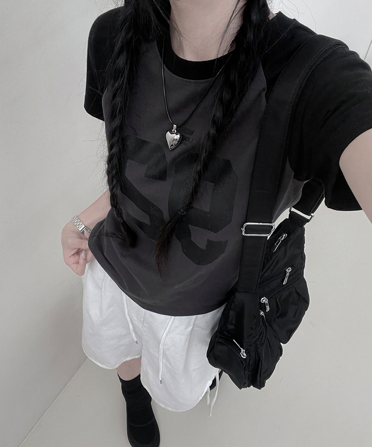 92나그랑배색레터링세미크롭반팔티 먹색