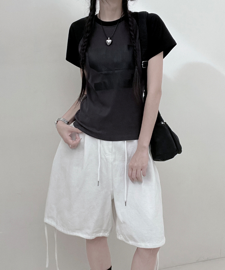 92나그랑배색레터링세미크롭반팔티 먹색