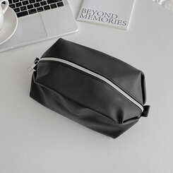 ファッション雑貨 シンプルレザーポーチ BLACK