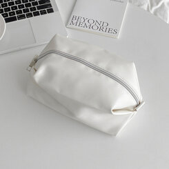 ファッション雑貨 シンプルレザーポーチ IVORY