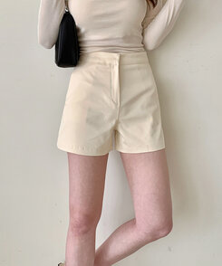 ハイウエストスリムフィットショートパンツ｜ショートパンツ