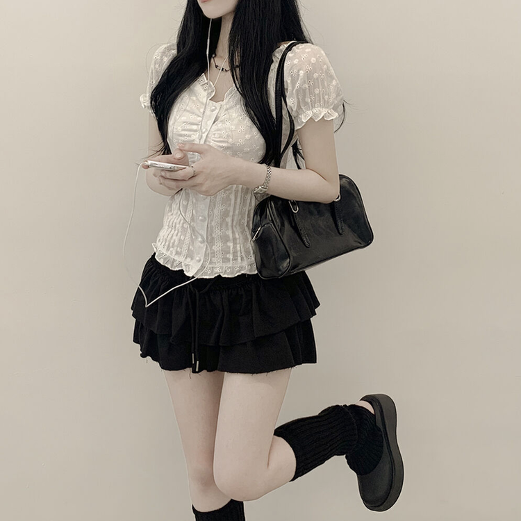 [러블리빈티지힙] 펀칭 레이스 오프숄더 반팔 셔링 퍼프소매 크롭 블라우스 화이트 블랙 화이트
