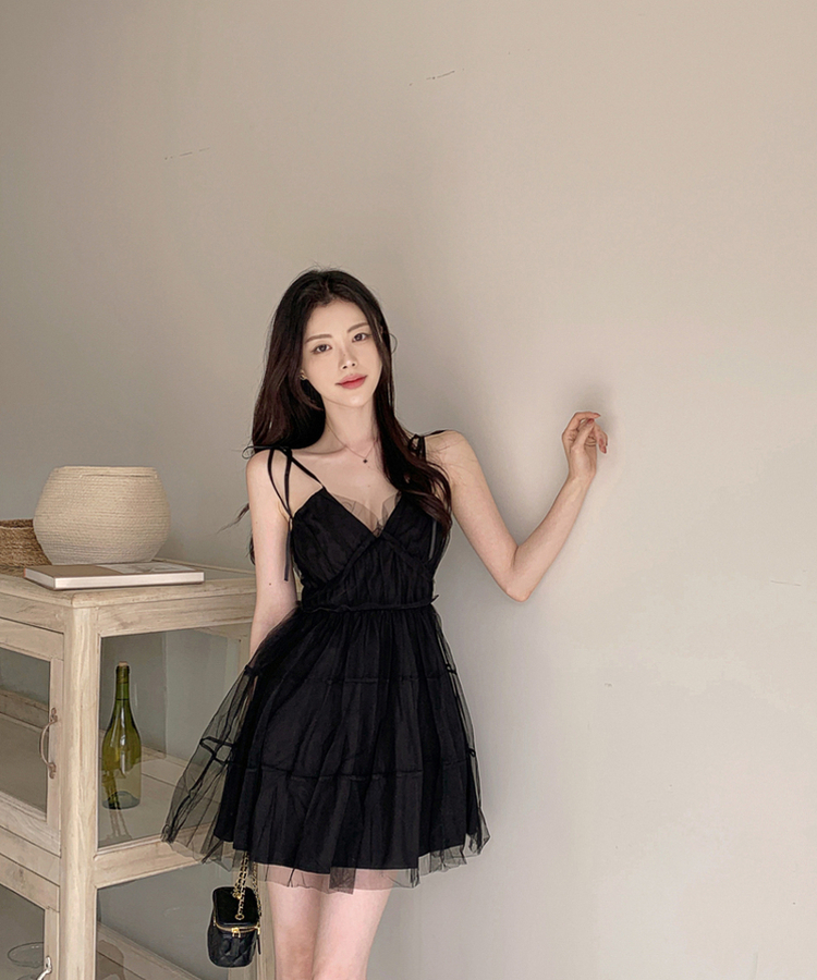 VIVIENNE TAM 黒 レース ノースリーブ ミニワンピース　伸縮性あり VIVIENNE TAM 黒 レース ノースリーブ ミニワンピース 伸縮性あり