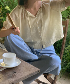 ストラップボタンクロップ半袖ブラウス CREAM