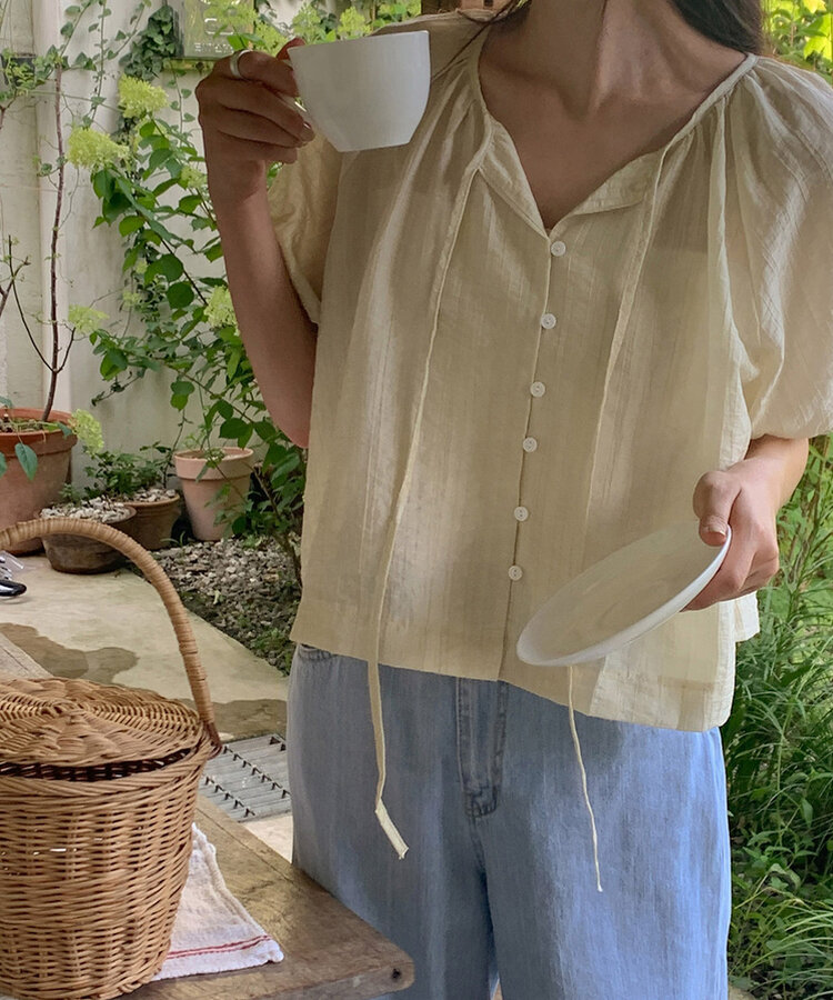 ストラップボタンクロップ半袖ブラウス CREAM