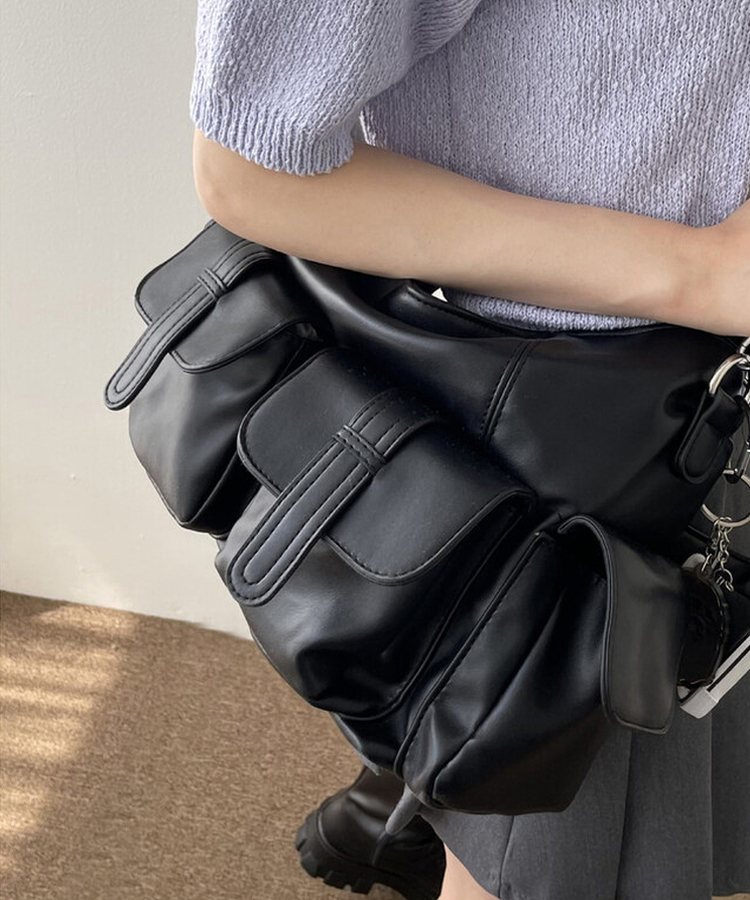 ポケットレザーショルダークロスバッグ BLACK
