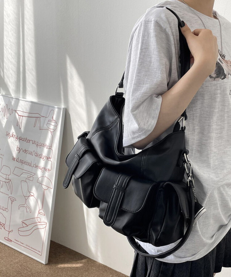 ポケットレザーショルダークロスバッグ BLACK