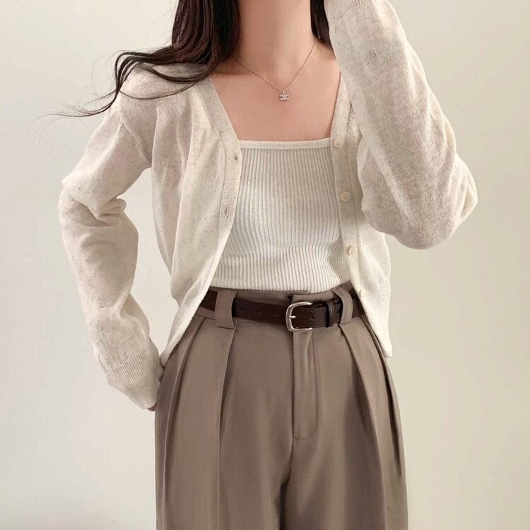 기본핏에 여리함을 더한 린넨 브이넥 크롭 가디건 오트밀