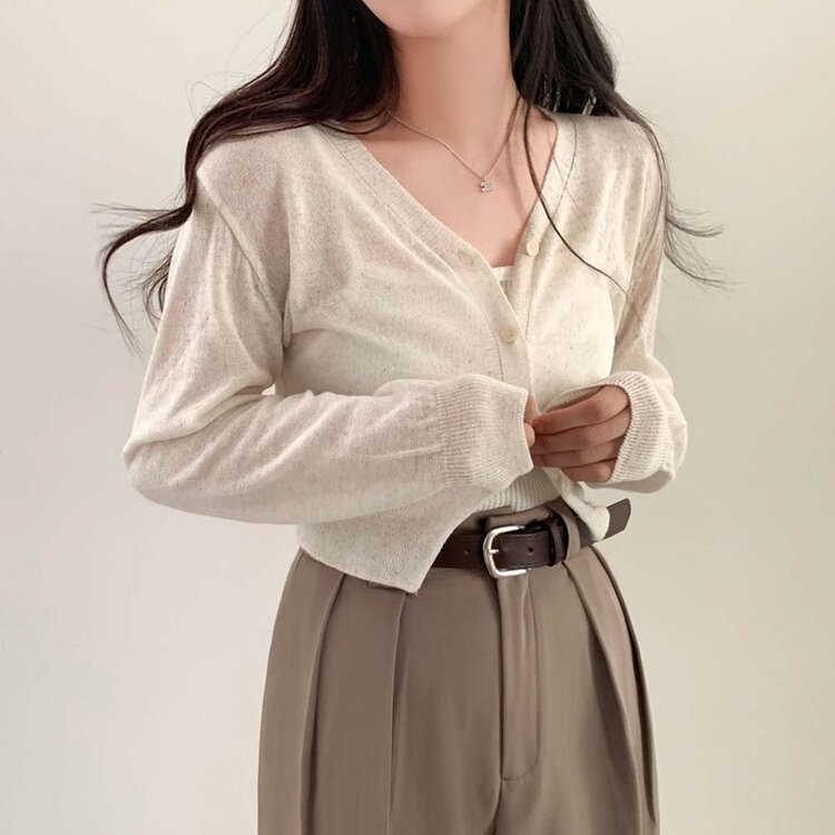기본핏에 여리함을 더한 린넨 브이넥 크롭 가디건 오트밀
