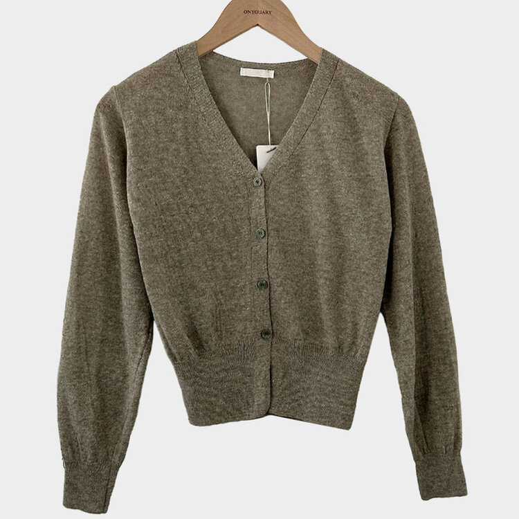 기본핏에 여리함을 더한 린넨 브이넥 크롭 가디건