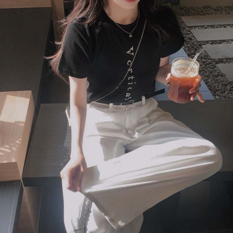 늘어짐 하나없는 탄탄 레터링 반팔 티셔츠 블랙