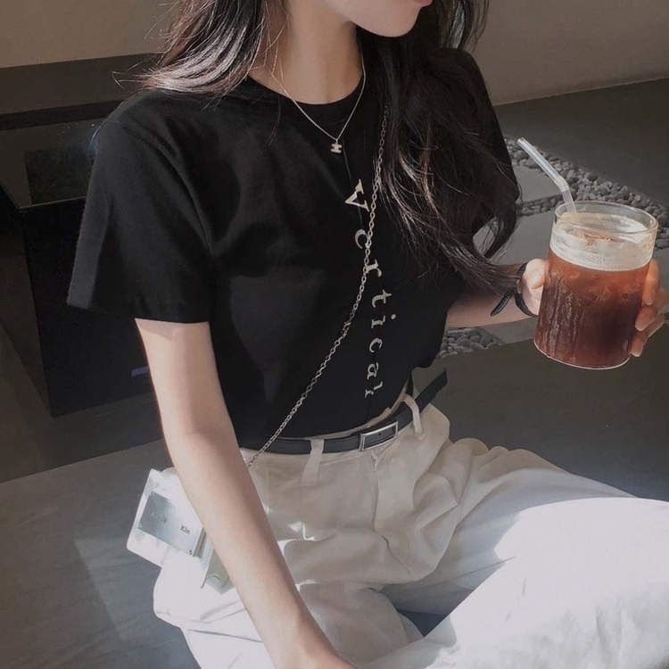 늘어짐 하나없는 탄탄 레터링 반팔 티셔츠 블랙