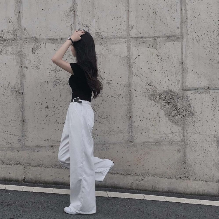 늘어짐 하나없는 탄탄 레터링 반팔 티셔츠 블랙