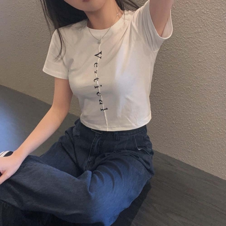 늘어짐 하나없는 탄탄 레터링 반팔 티셔츠 화이트