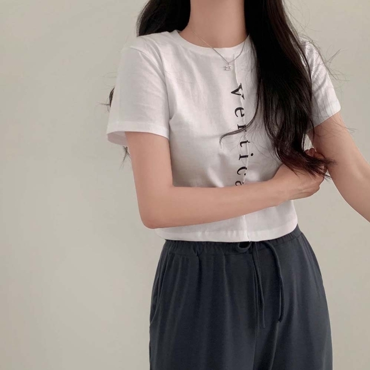 늘어짐 하나없는 탄탄 레터링 반팔 티셔츠 화이트