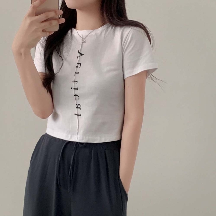 늘어짐 하나없는 탄탄 레터링 반팔 티셔츠 화이트