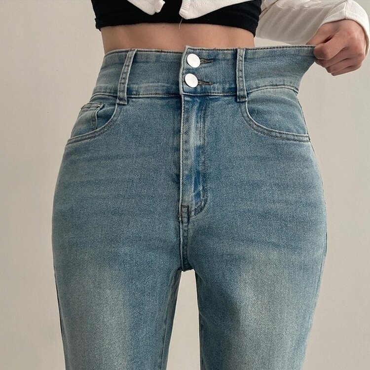 언더모어 투버튼 캣워싱 스판 부츠컷 데님 팬츠