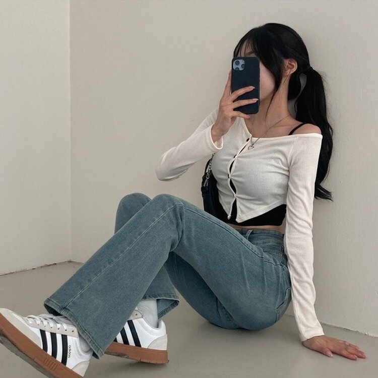 언더모어 투버튼 캣워싱 스판 부츠컷 데님 팬츠