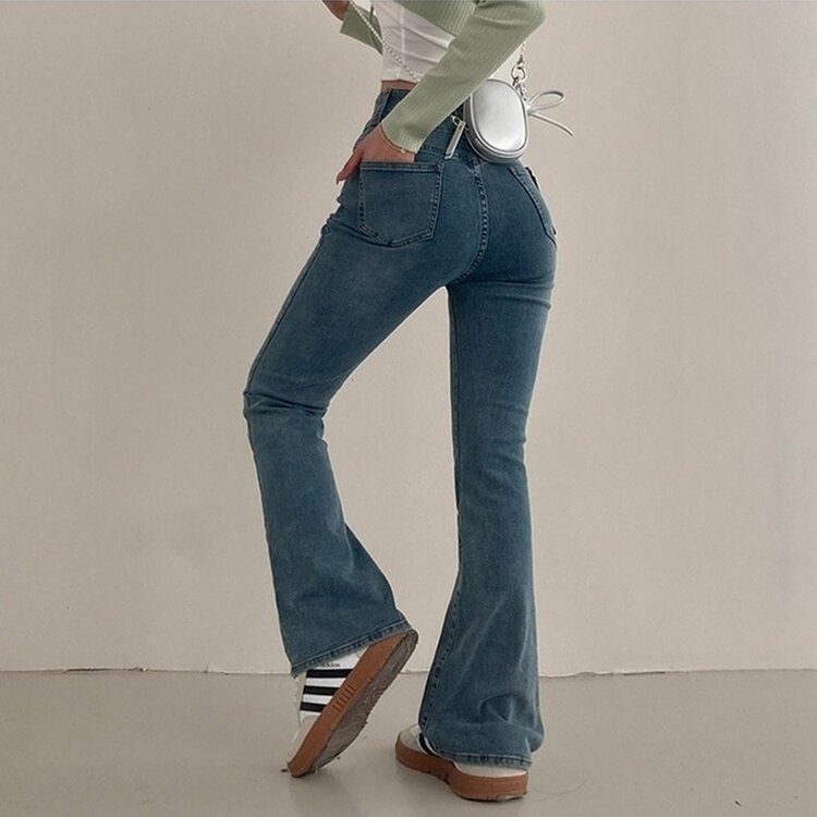 언더모어 투버튼 캣워싱 스판 부츠컷 데님 팬츠