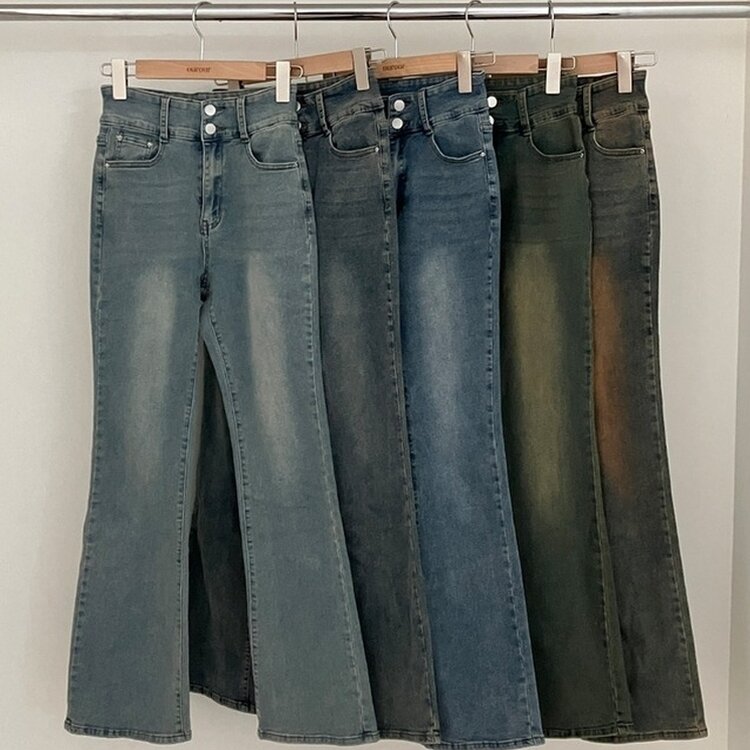 언더모어 투버튼 캣워싱 스판 부츠컷 데님 팬츠