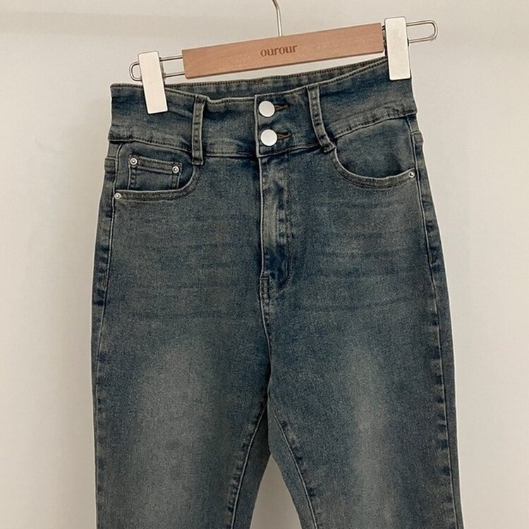 언더모어 투버튼 캣워싱 스판 부츠컷 데님 팬츠