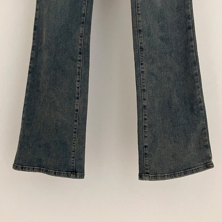 언더모어 투버튼 캣워싱 스판 부츠컷 데님 팬츠